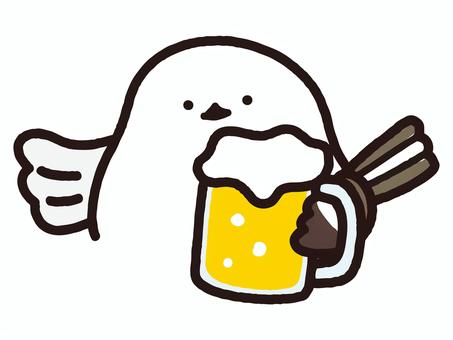 ビールを差し出すシマエナガ シマエナガ,鳥,動物,ビール,食事会,飲み会,忘年会,新年会,パーティ,懇親会のイラスト素材