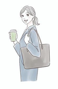 飲み物を持つスーツ姿の女性 女性,就職活動,転職,求職,仕事,営業,スーツ,リクルート,笑顔,希望のイラスト素材