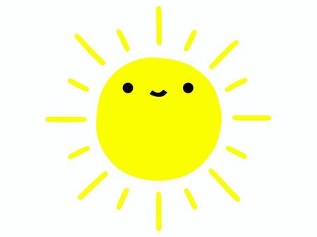 微笑む黄色い太陽のかわいいイラスト 太陽,黄色,微笑む,笑顔,キャラクター,かわいい,アイコン,イラスト,笑う,にっこりのイラスト素材