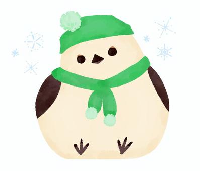 【水彩風手描き】シマエナガ雪だるま（緑） 雪だるま,シマエナガ,雪遊び,外遊び,スノーマン,雪,冬,水彩風,手描き,かわいいのイラスト素材