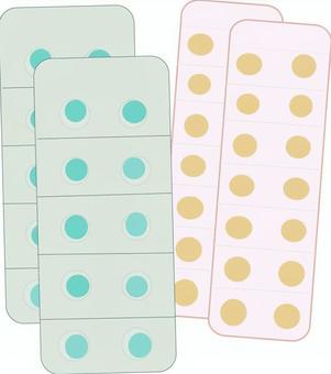 薬二種類 薬,処方箋,錠剤,シート,粒,青い,ピンク,処方薬,治療のイラスト素材