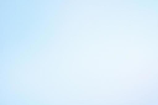 ブルーと白が溶け合う清涼感のある背景 ブルー,白,グラデーション,背景,淡い,爽やか,清潔,明るい,柔らかい,透明感のイラスト素材