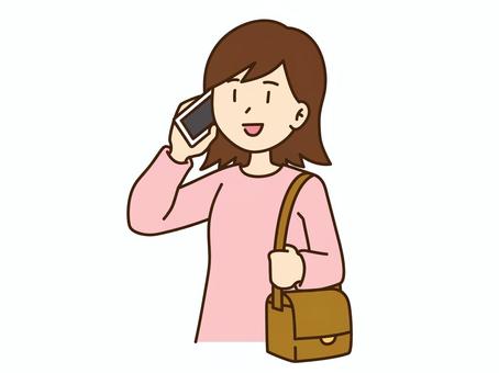 電話をする女性