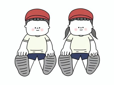 体操着を着て長座体前屈をしている子ども 長座体前屈,前屈,体操着,ペア,男女,男の子,女の子,小学生,幼稚園児,保育園児のイラスト素材