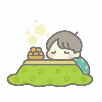 こたつとみかん 寝正月,こたつ,男の子,短髪,みかん,茶碗,布団,湯気,模様,緑色のイラスト素材