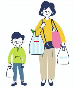 お買い物 買い物,買い出し,親子,お母さん,子ども,小学生,レジ袋,エコバッグ,笑顔,可愛いのイラスト素材