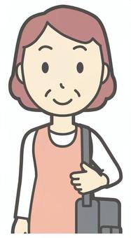 仕事用のバッグを持っているおばさん バッグ,女性,人,主婦,中年,シニア,エプロン,ママ,お母さん,おかんのイラスト素材