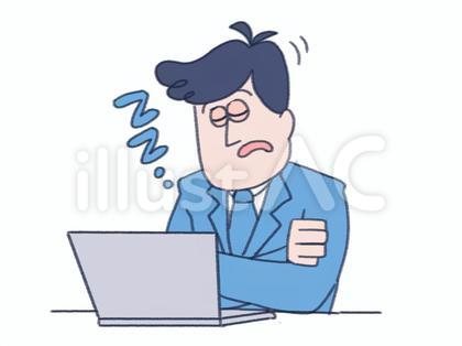 パソコンの前で居眠りをする男性
