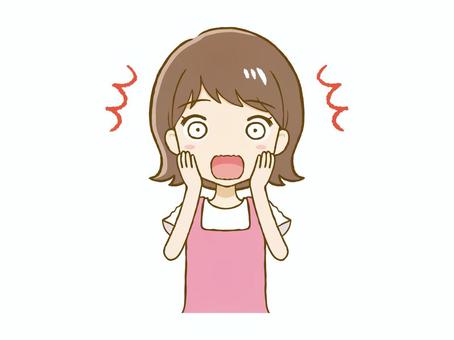 驚いた表情をするエプロン姿の女性（上半身 驚く,表情,びっくり,女,エプロン,慌てる,反応,どうしよう,なぜ,困るのイラスト素材