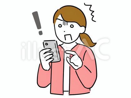 スマホを見て青ざめる私服の女性