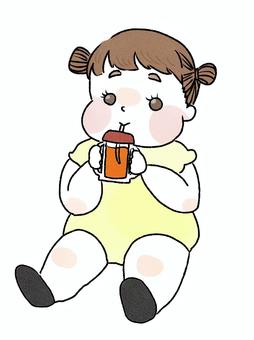 水分補給 水分補給,ジュース,ストローマグ,女の子,お団子ヘアのイラスト素材