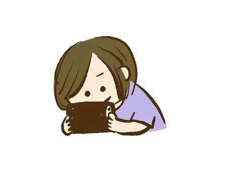 単0041 スマホを見る子ども 子ども,子供,こども,夢中,携帯,スマートフォン,スマホ,上半身,女の子,幼児のイラスト素材
