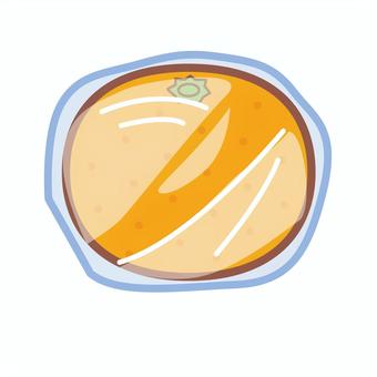 ラップに包んだみかん一個