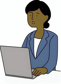 パソコン作業する女性　南米 パソコン,タイピング,デスクワーク,仕事,テレワーク,在宅勤務,オンライン,会社員,大人,働くのイラスト素材