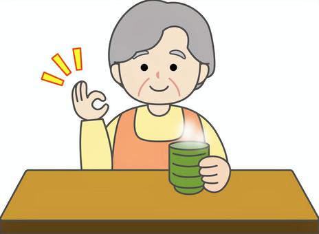 湯呑を持ちながら指で丸を作る高齢女性 おばあさん,高齢女性,正面,上半身,にっこり,指,輪,ok,丸,水分補給のイラスト素材
