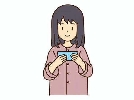 スマートフォンで動画を観る女性 スマートフォン,生活,日常,女性,動画のイラスト素材