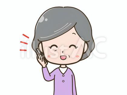 スマホで笑顔で話すシニア女性