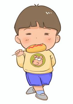 アメリカンドッグを食べる男の子 少年,男の子,男児,子供,アメリカンドッグ,食べる,スナック,軽食,笑顔,茶髪のイラスト素材