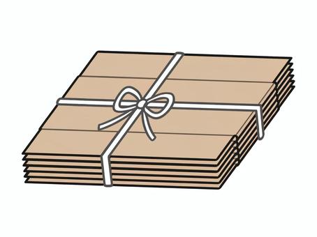 白い紐で縛られた5枚の段ボール 生活,ダンボール,紐,不用品,ゴミ,複数のイラスト素材
