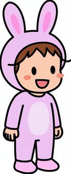 ピンクのうさぎコスの男の子です。 うさぎ,着ぐるみ,シンプル,コスプレ,コスチューム,動物,ぬいぐるみ,イベント,パーティー,ピンクのイラスト素材