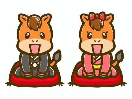 	着物を着た馬夫婦の落書き風イラスト素材3 馬,着物,和服,座布団,夫婦,カップル,動物,午年,干支,かわいいのイラスト素材