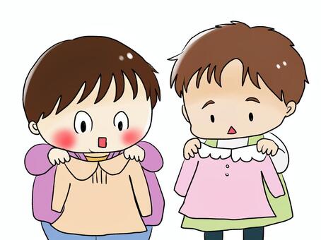 小さな女の子の服を抱えてポカンとする2人 男性,女性,子供服,服,小さいのイラスト素材