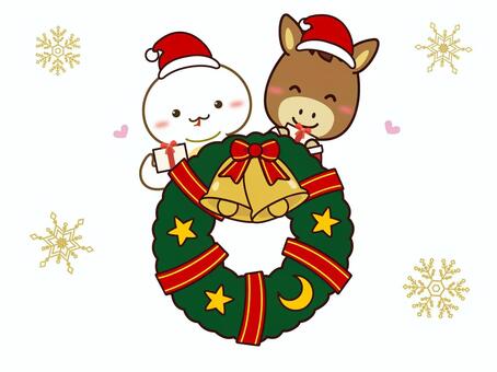 クリスマスリースとお馬さんと白へびさん クリスマス,クリスマスリース,飾り,ベル,輪っか,馬,干支,蛇,白へび,プレゼントのイラスト素材