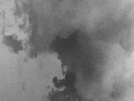 雲状グラデに砂のようなノイズののった抽象 抽象,砂,雲,ざらつき,ざらざら,ノイズ,テクスチャ,背景,灰色,グレーのイラスト素材