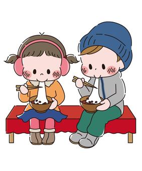 あたたかいおしるこを食べる子どもたち おしるこ,ぜんざい,子供,男の子,女の子,縁台,もち,あずき,ニット帽,耳あてのイラスト素材