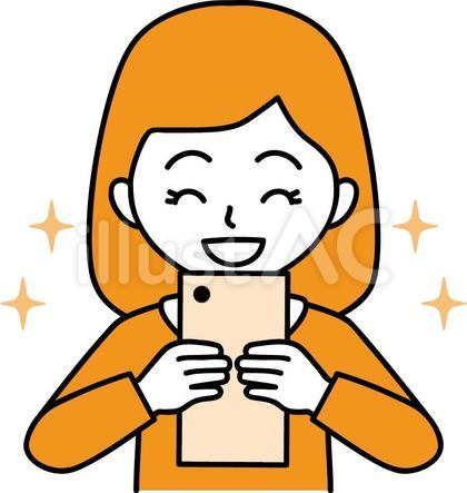 笑顔でスマホを使う女の子
