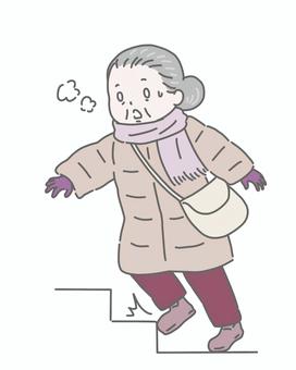 屋外の段差でつまずくおばあさん  屋外の段差でつまずくおばあさん  高齢者,シニア,女性,段差,つまずく,転倒,危険,注意喚起,介護,冬のイラスト素材