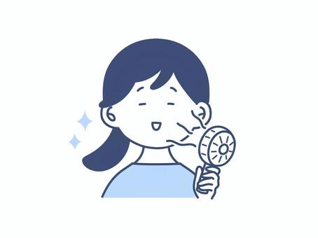 ハンディファンで涼しむ女の子のイラスト 扇風機,ハンディファン,熱中症,暑さ,対策,予防,風,涼しい,白バック,女の子のイラスト素材