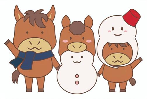 馬の親子と雪だるま_コスプレ_主線あり 午年,年賀状素材,親子,馬,雪だるま,冬,仔馬,かわいい,ユニーク,コスプレのイラスト素材