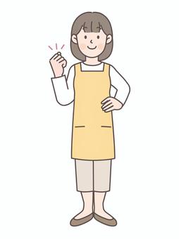 腰に手をガッツポーズする主婦_黄色_全身 主婦,エプロン,人物,女性,若い,ママ,母,シンプル,妻,かわいいのイラスト素材
