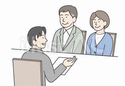 営業男性と説明を聞くミドル夫婦