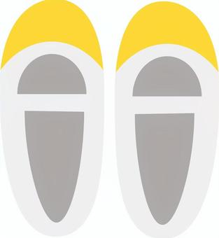 上靴＿黄 上靴,靴,学校,小学校,中学校,高校,学生のイラスト素材