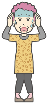  大阪のおばちゃん-016-全身 慌てる,おばちゃん,大阪,ヒョウ柄,おばはん,中年,女性,関西,派手,おばさんのイラスト素材