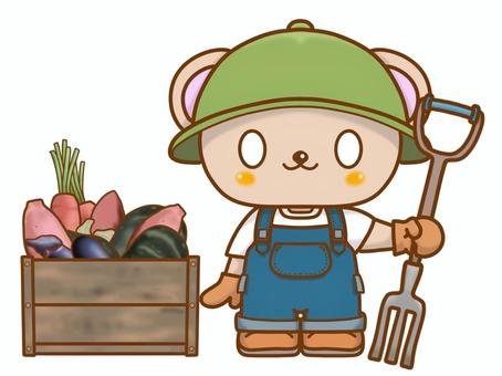秋の収穫 秋,作物,野菜,収穫,農業,農具,クワ,くま,動物,食欲の秋のイラスト素材
