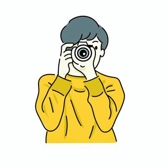 一眼レフカメラを構える男性 カメラ,一眼レフ,構える,シャッター,撮影,男性,記念日のイラスト素材