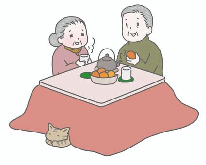 こたつで温まる老夫婦と猫 こたつ,冬,老夫婦,高齢者,シニア,暖かい,団らん,家族,猫,おじいさんのイラスト素材
