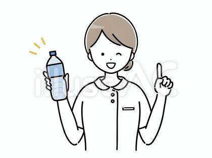 水分補給を勧める女性看護師(熱中症対策)