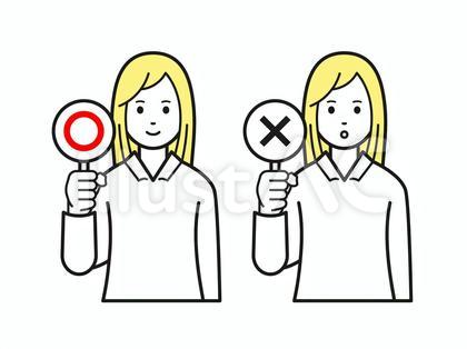 まるばつのプレートを出している女性会社員