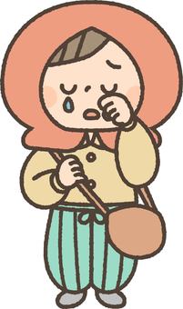 泣いている戦時中の女の子 人物,子供,戦争,防災頭巾,泣く,悲しい,昭和,全身,涙,戦時中のイラスト素材