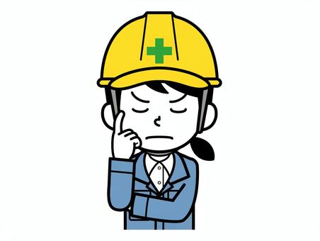 熟考する現場監督の女性