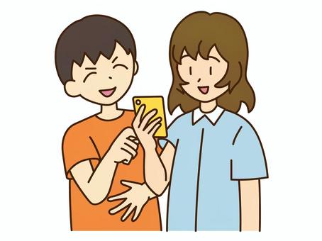 一緒にスマートフォンを見る2人 スマートフォン,生活,日常,男性,女性のイラスト素材