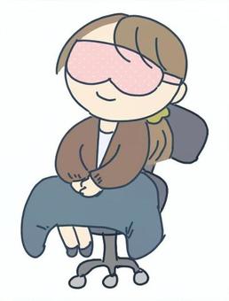 アイマスクで仮眠をとる女性 女性,オフィス,ミニキャラ,アイマスク,仮眠のイラスト素材