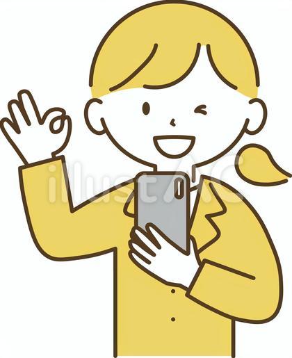スマホを持ちOKポーズをするスーツの女性