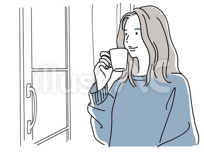 窓際で外を見ながらコーヒーを飲む女性