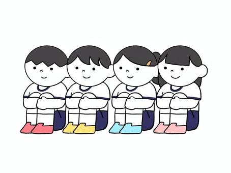 体操座りをする児童たち 体育,体操座り,体育座り,三角座り,小学校,小学生,児童,体操服,男の子,女の子のイラスト素材