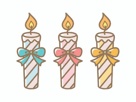 3本のリボン付きキャンドル ろうそく,キャンドル,リボン,明かり,火,炎,灯り,縞模様,雑貨,飾りのイラスト素材